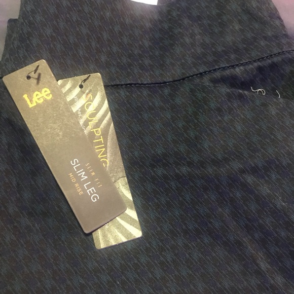 Lee Slim Leg Mid Rise - Ladies dress slacks in size 10 - Picture 3 of 4